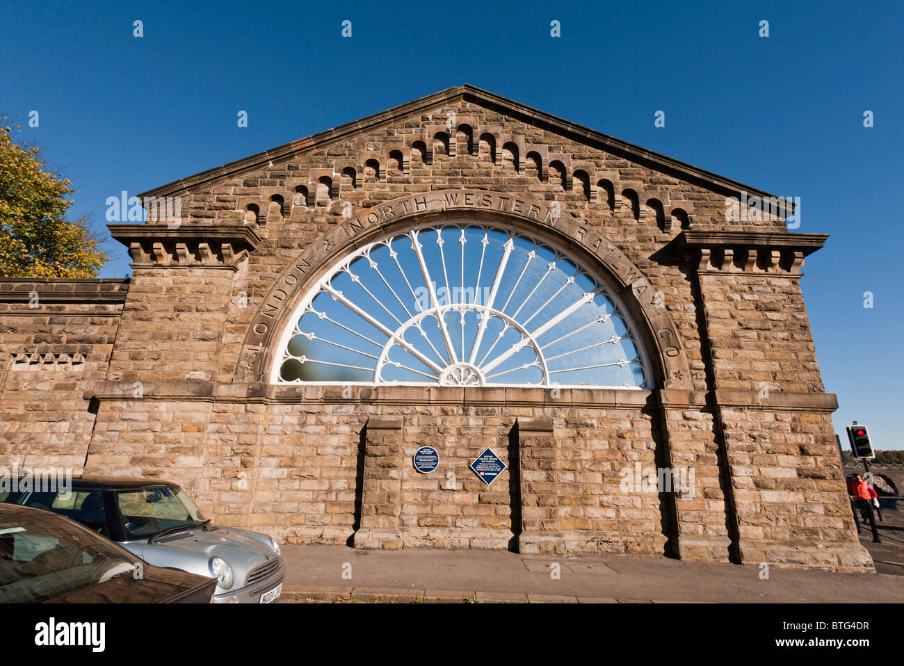 Die Fan-Fenster, Buxton Bahnhof, Buxton, Derbyshire, England, UK Stockfoto