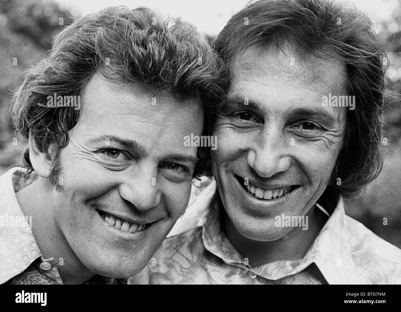 Mike Hope und Albie Keen waren eine britische Comedy-Duo. Cousins und Cousinen, die Söhne des britischen Sorte Komiker Syd und Max Harrison Stockfoto