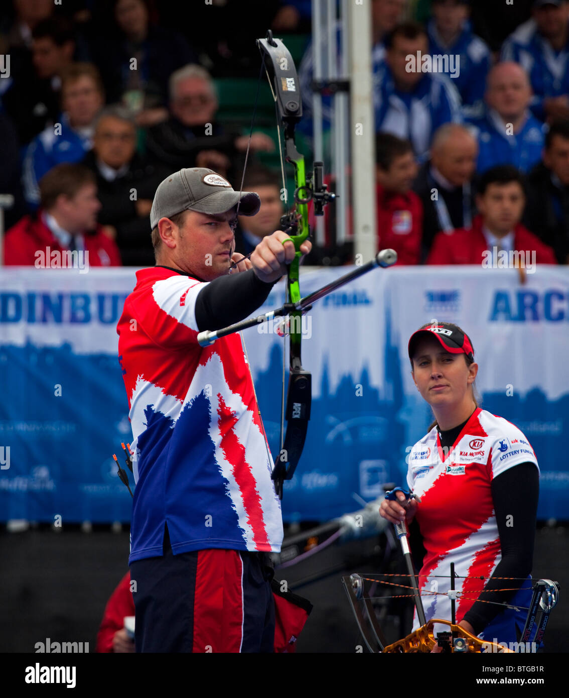 Chris White und Nicky Hunt Uk Archer mit Compoundbogen, Archery World Cup Event, Edinburgh, Schottland, Vereinigtes Königreich, Europa Stockfoto