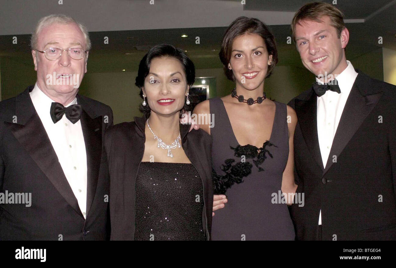 SIR MICHAEL CAINE, FRAU SHAKIRA, TOCHTER NATASCHA UND MANN BEI DER PREMIERE VON CHARLIES ANGELS FILM IM ODEON LEICESTER SQUARE Stockfoto