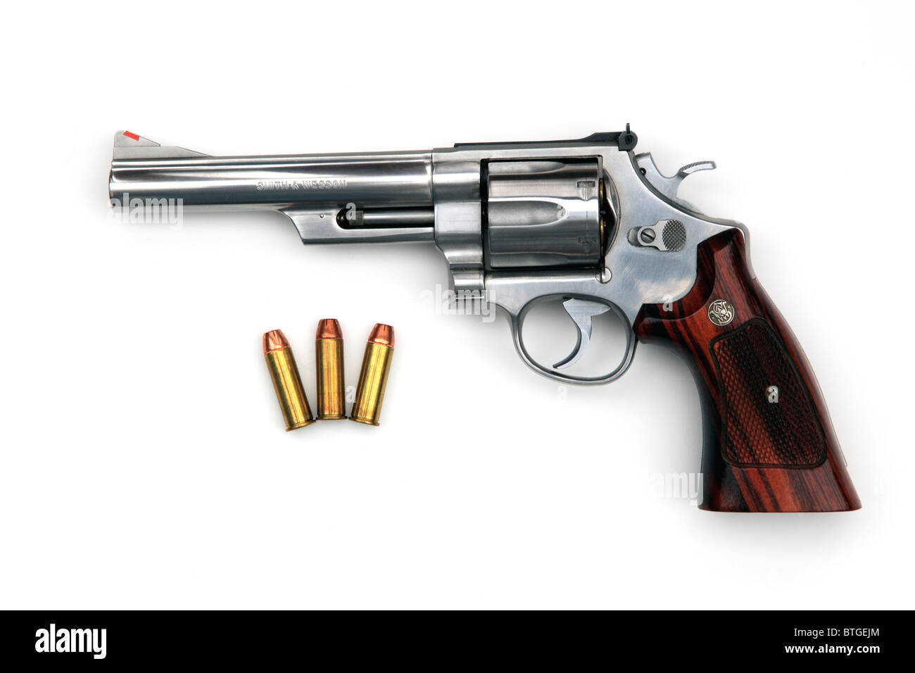 Eine.44 Magnum Revolver, die gleiche Art wie in den Filmen "Dirty Harry" verwendet, außer diesein aus rostfreiem Stahl hergestellt wird. Stockfoto