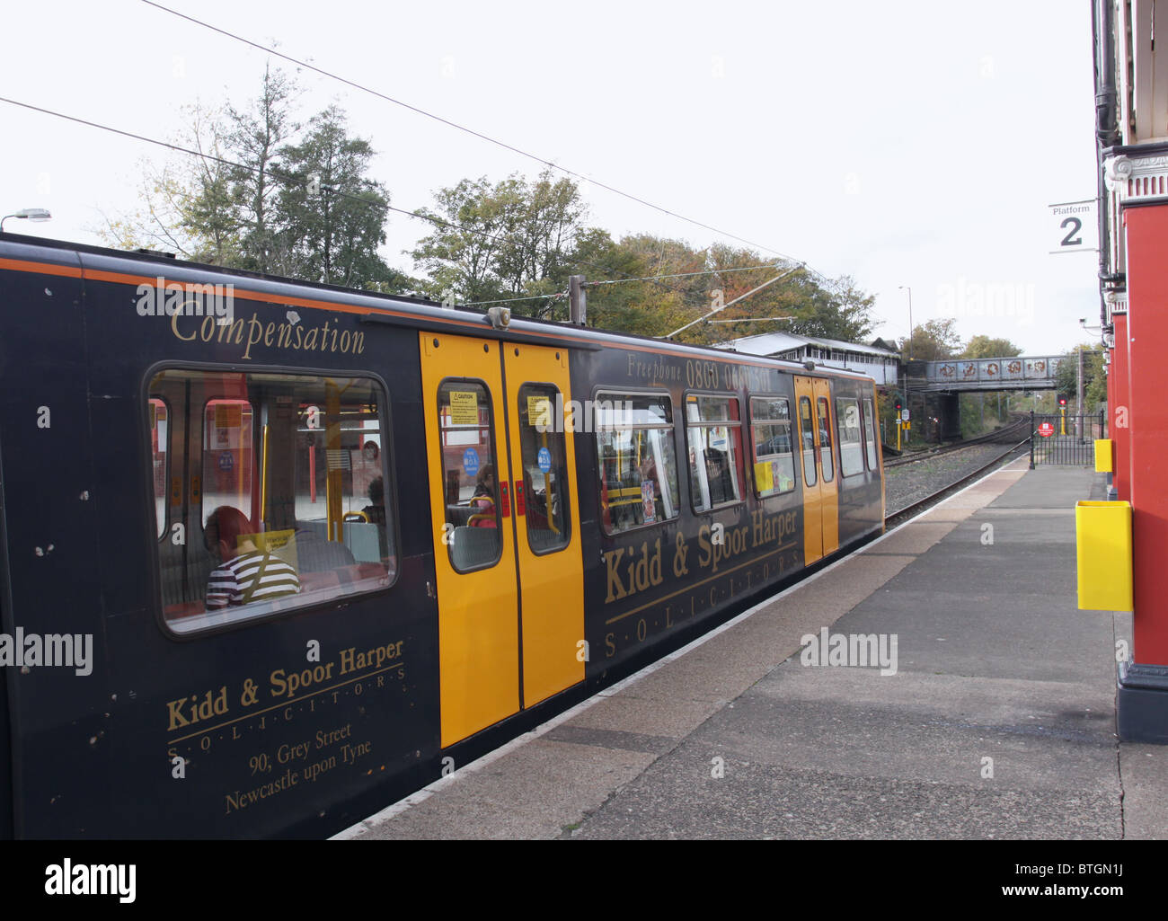 Tyne und tragen Metro Zug an der Monkseaton Station England November 2010 Stockfoto