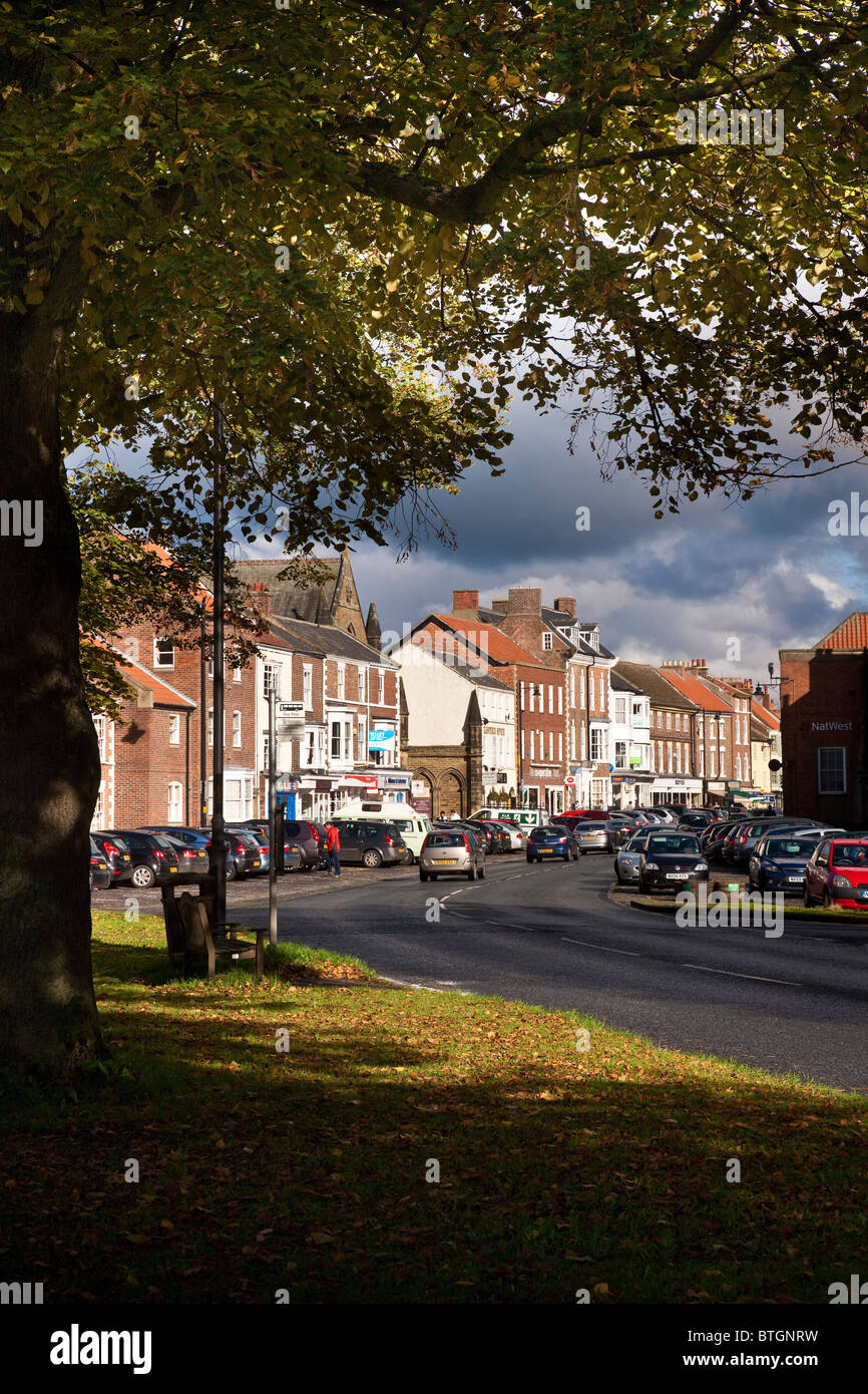 Stokesley High Street im Herbst, North Yorkshire Stockfoto