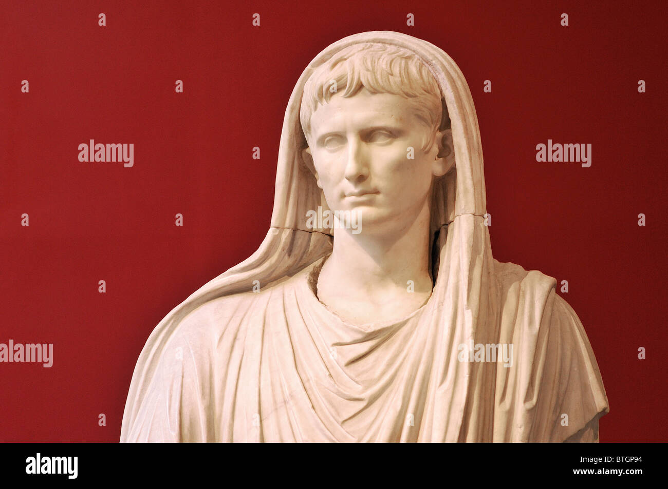 Rom. Italien. Kaiser Augustus. Museo Nazionale Romano. Palazzo Massimo. Gaius Julius Caesar Augustus in päpstlichen Kleid. Stockfoto