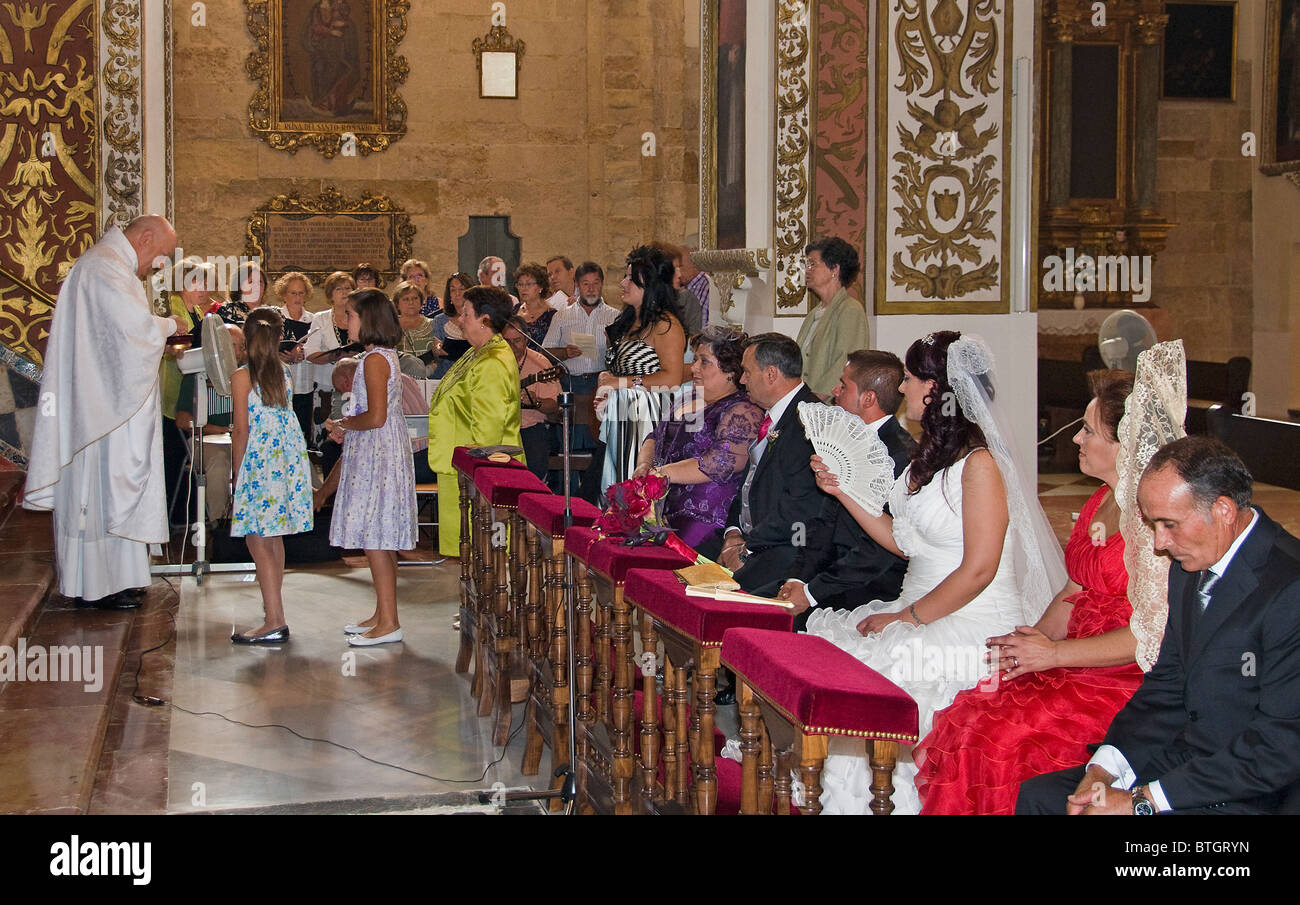 Matrimonio chiesa -Fotos und -Bildmaterial in hoher Auflösung – Alamy
