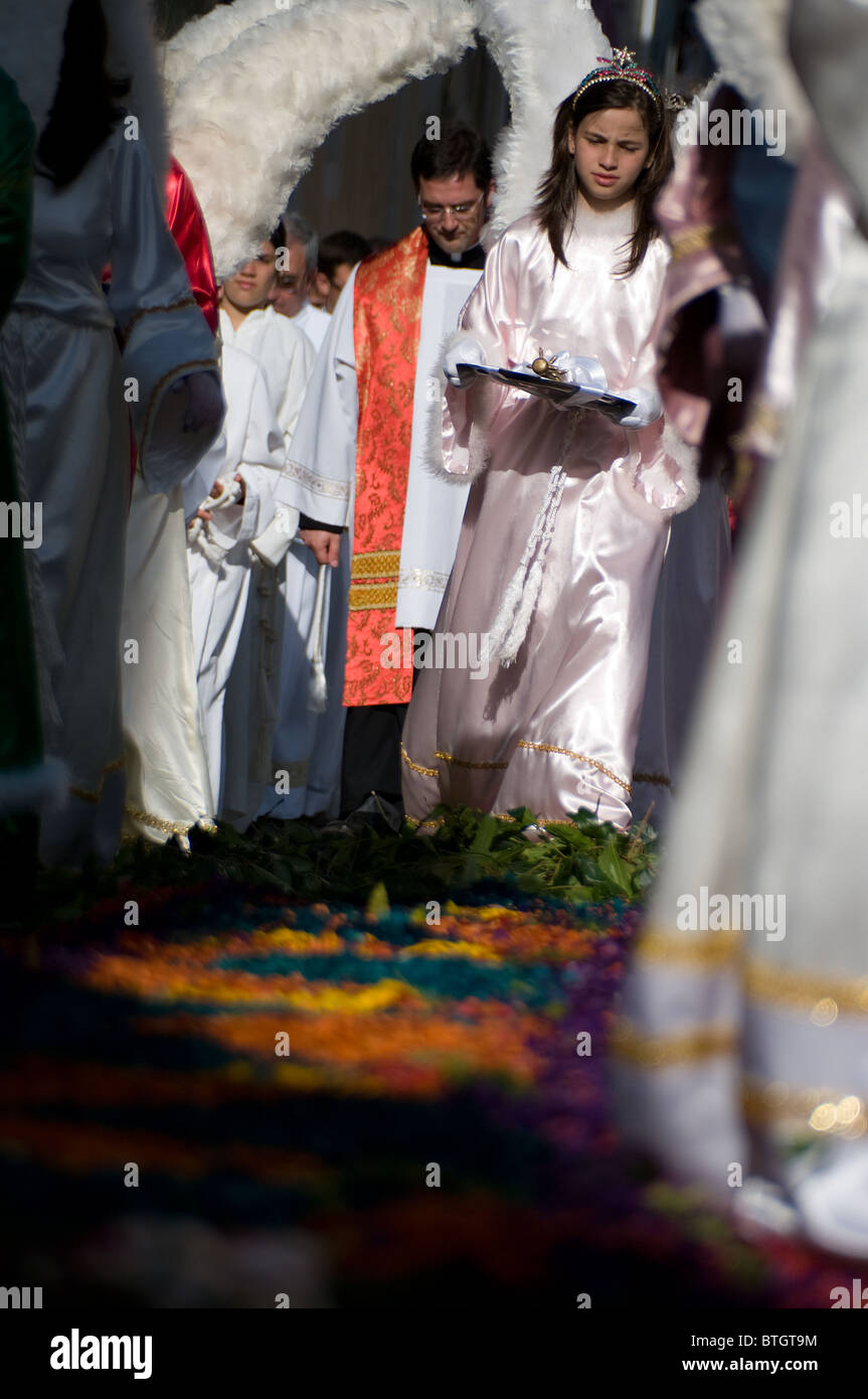 Engel in einer religiösen Prozession auf den Azoren Stockfoto