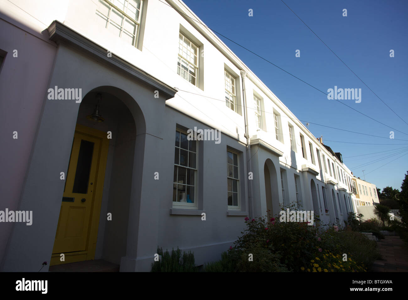 Terrasse am Meer, St Leonards am Meer, East Sussex. Stockfoto