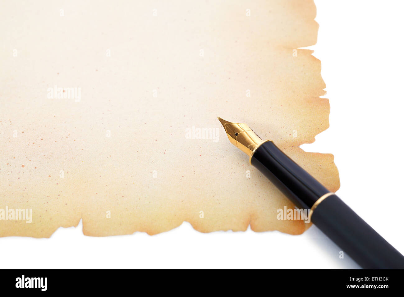 Füllfederhalter auf Dekorpapier mit ausgefranste Kanten Stockfoto
