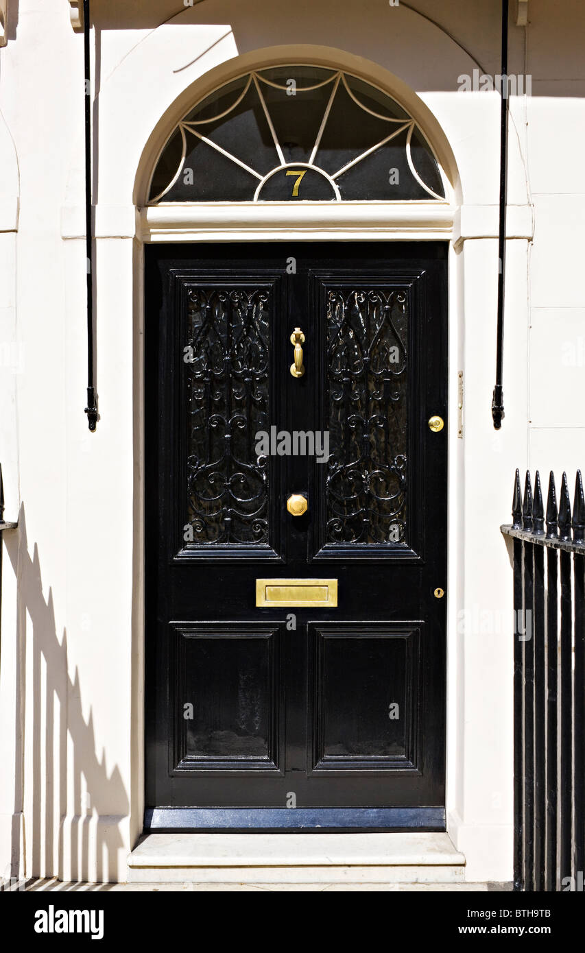 Schwarze Tür außen Stockfoto