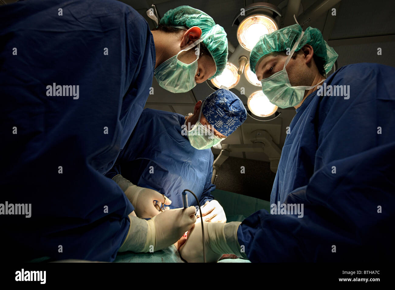 Ärzte der Chirurgie im OP-Saal Stockfoto