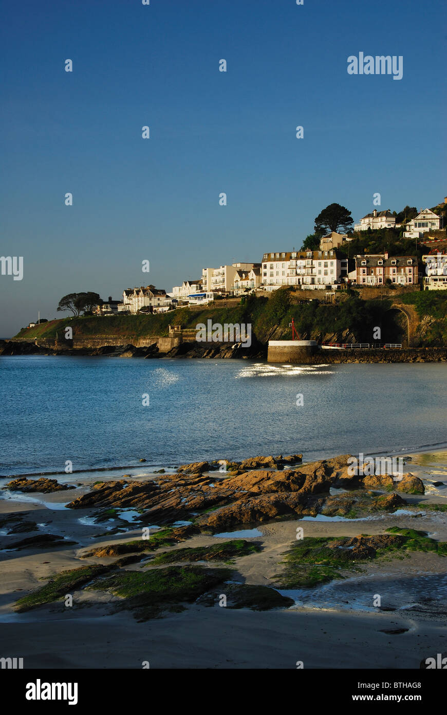 Die ruhigen Hafen-Mündung in Looe, Cornwall, UK Mai 2010 Stockfoto