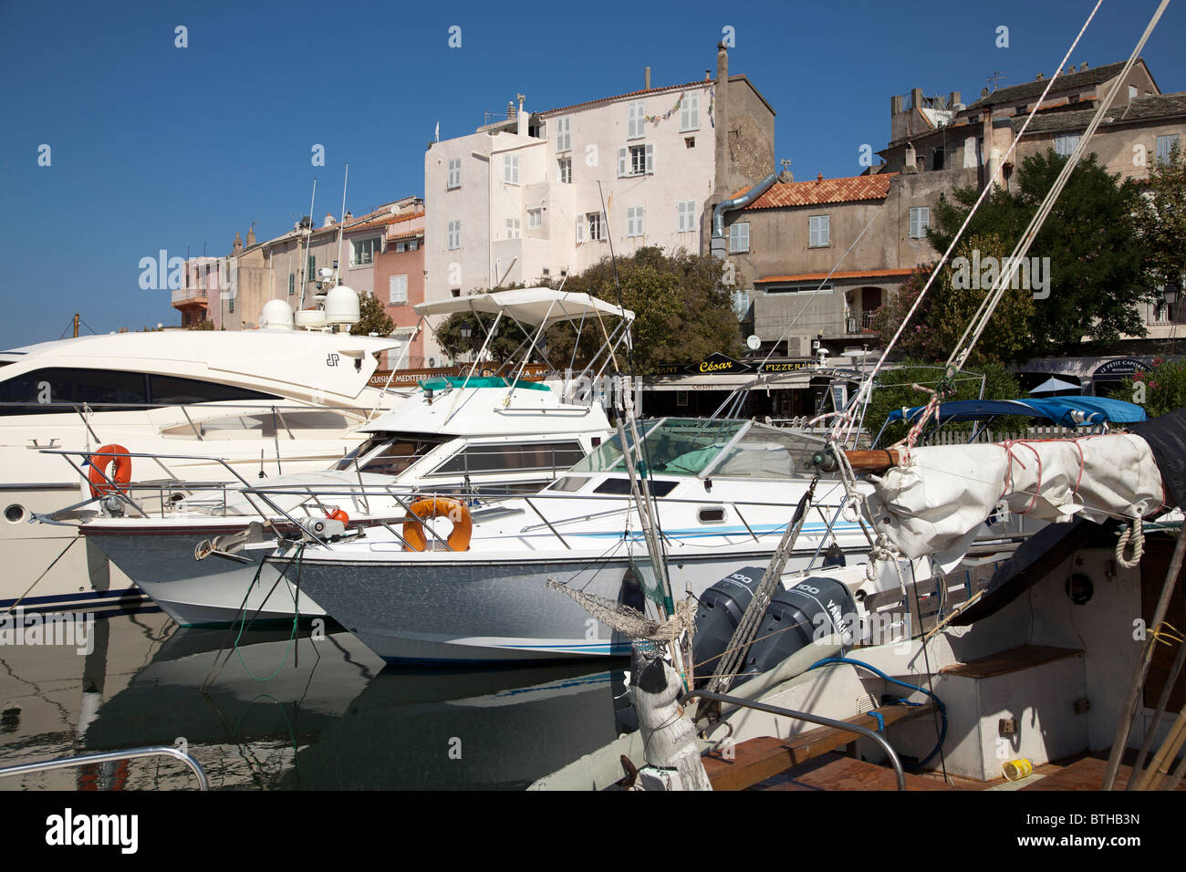 Der Hafen und der Hafen Front St Florent Corsica Stockfoto