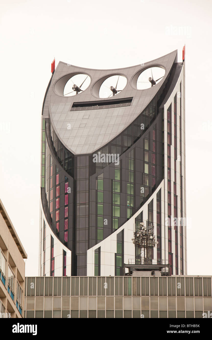 Schichten, die erste Windkraftanlage integriert Gebäude der Welt, Elefant und Schloß, London. Stockfoto