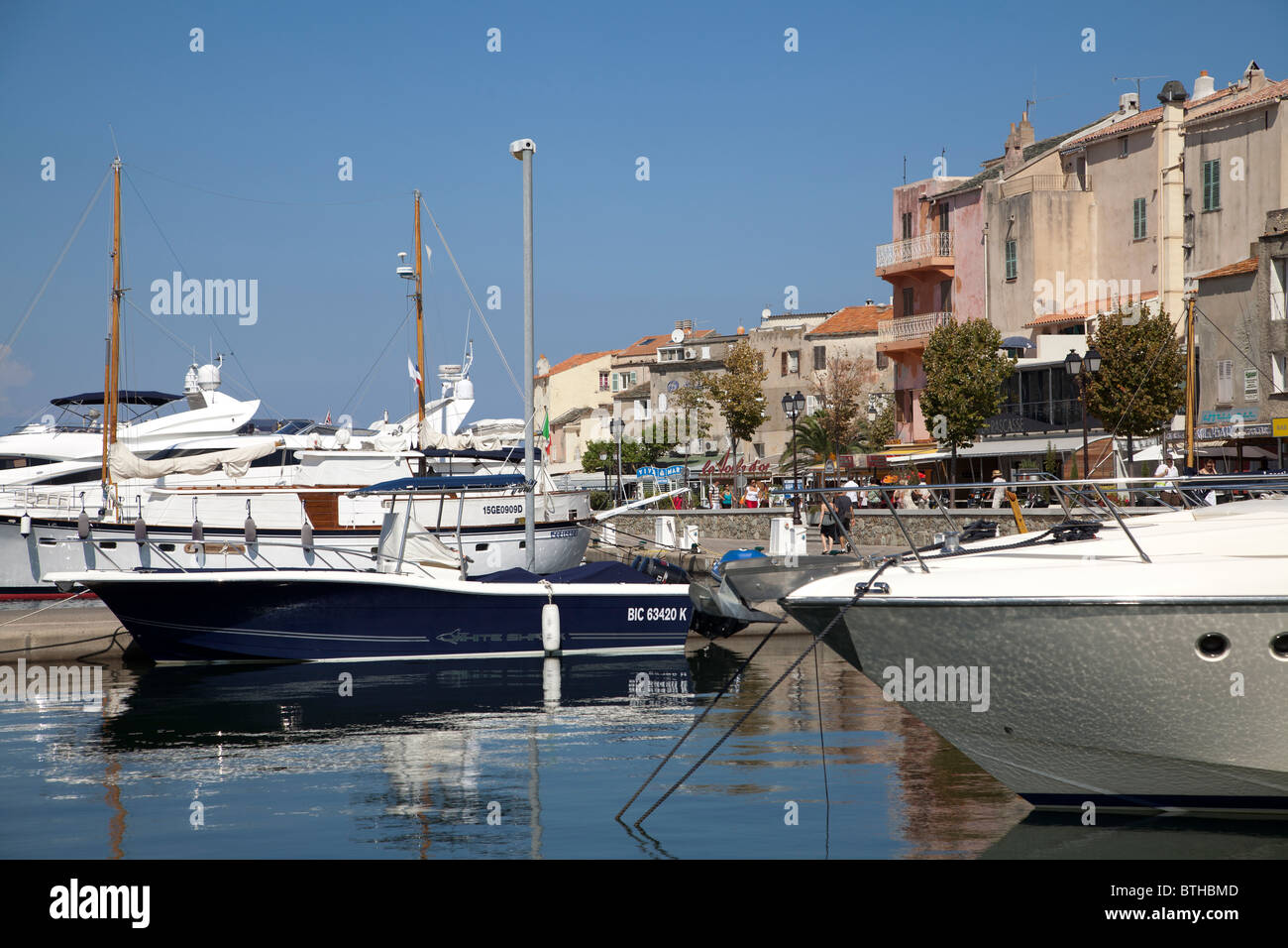 Der Hafen und der Hafen Front St Florent Corsica Stockfoto