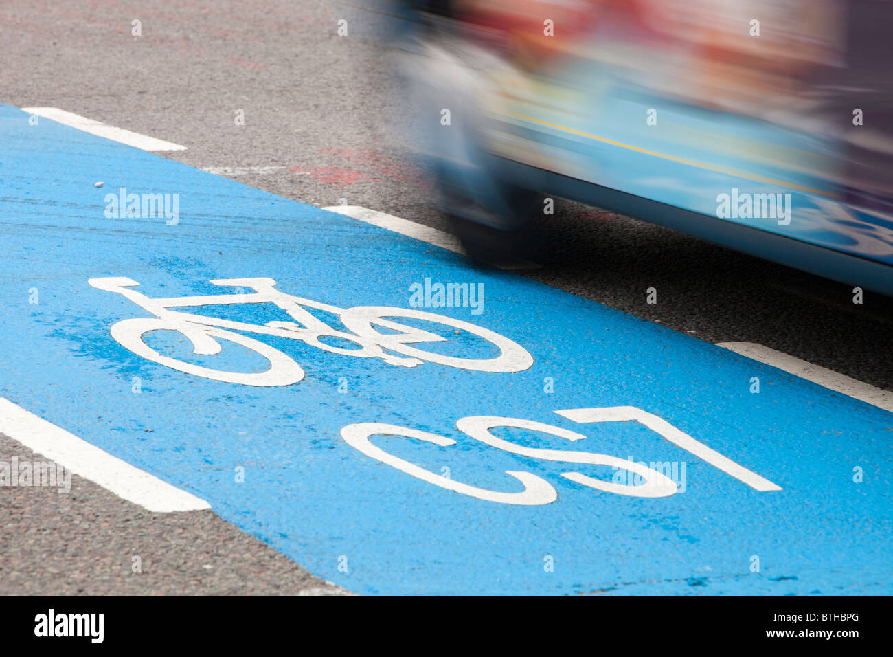 Ein Cycle Superhighways, in diesem Fall der CS7, die von Southwark Bridge nach Tooting geht. Stockfoto