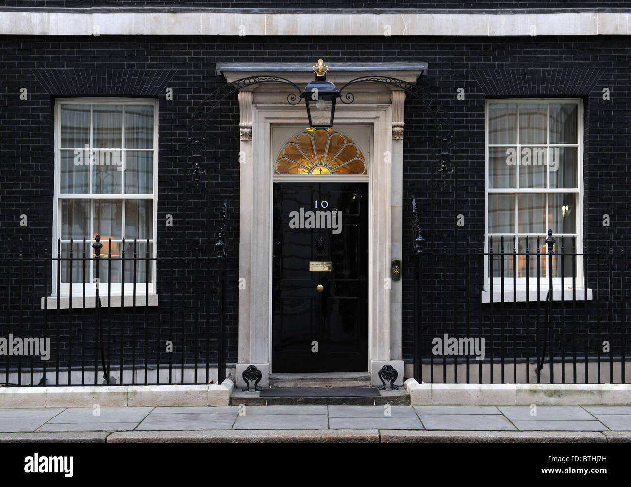 Außenseite der 10 Downing Street in London nach Hause des Premierministers von Großbritannien Stockfoto