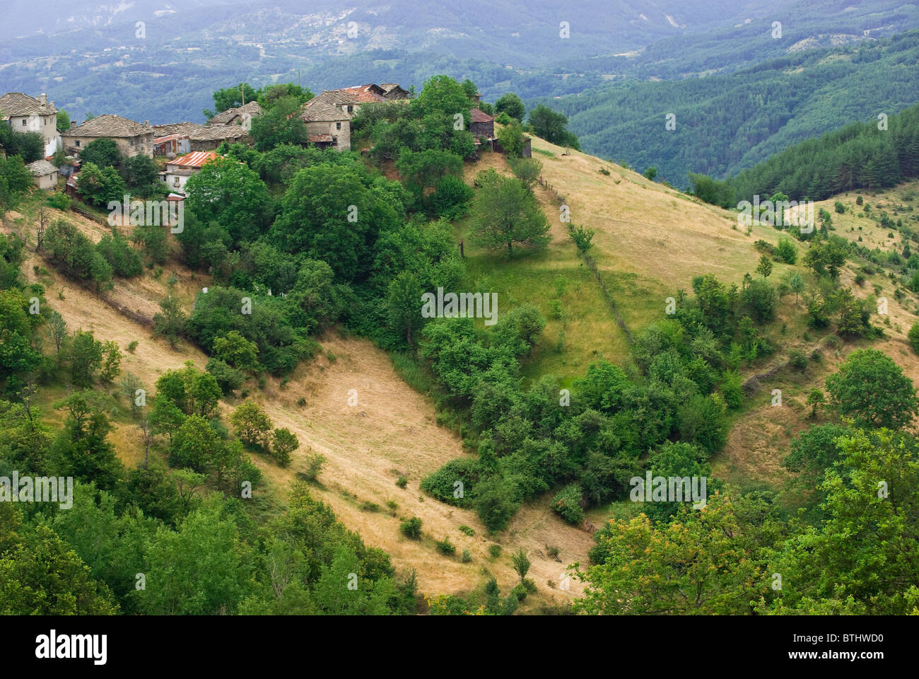 Kleines Dorf in den Rhodopen Bulgarien Europa Stockfoto