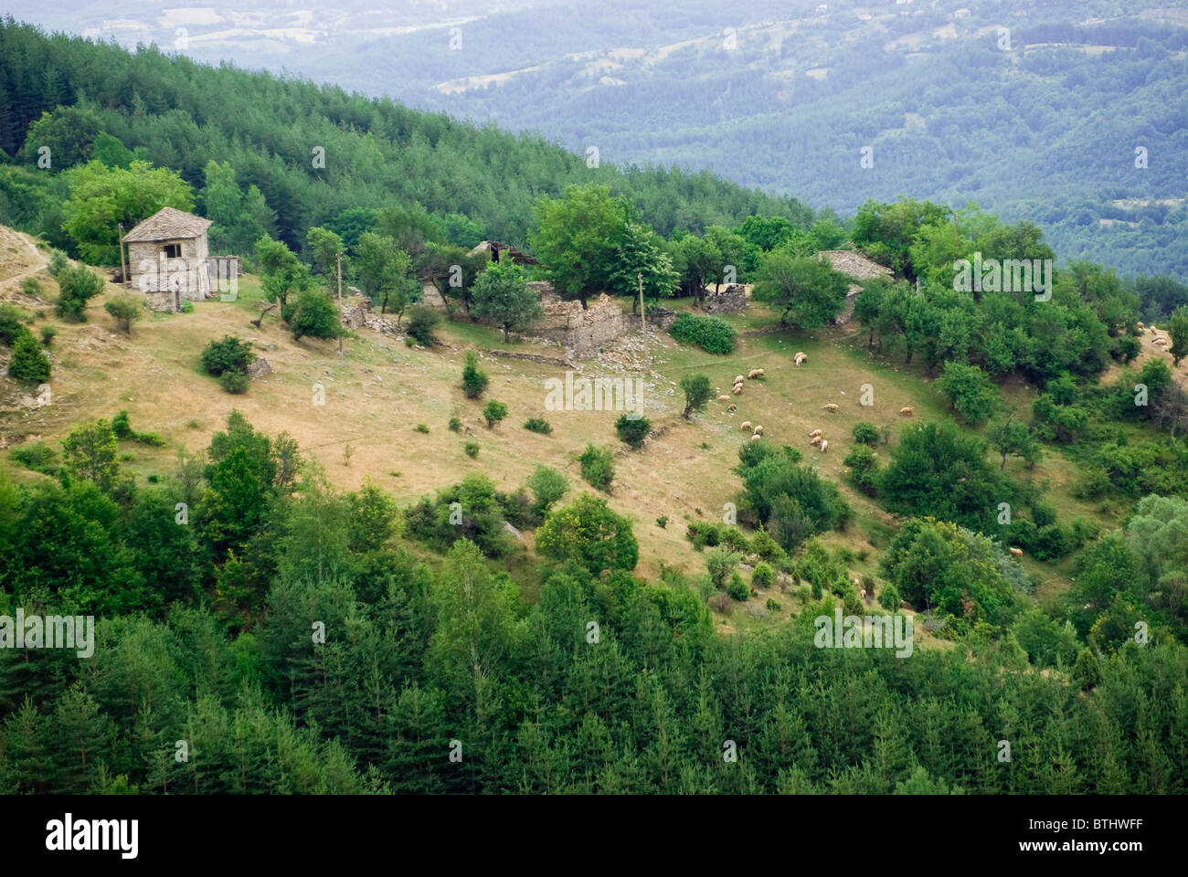 Kleines Dorf in den Rhodopen Bulgarien Europa Stockfoto