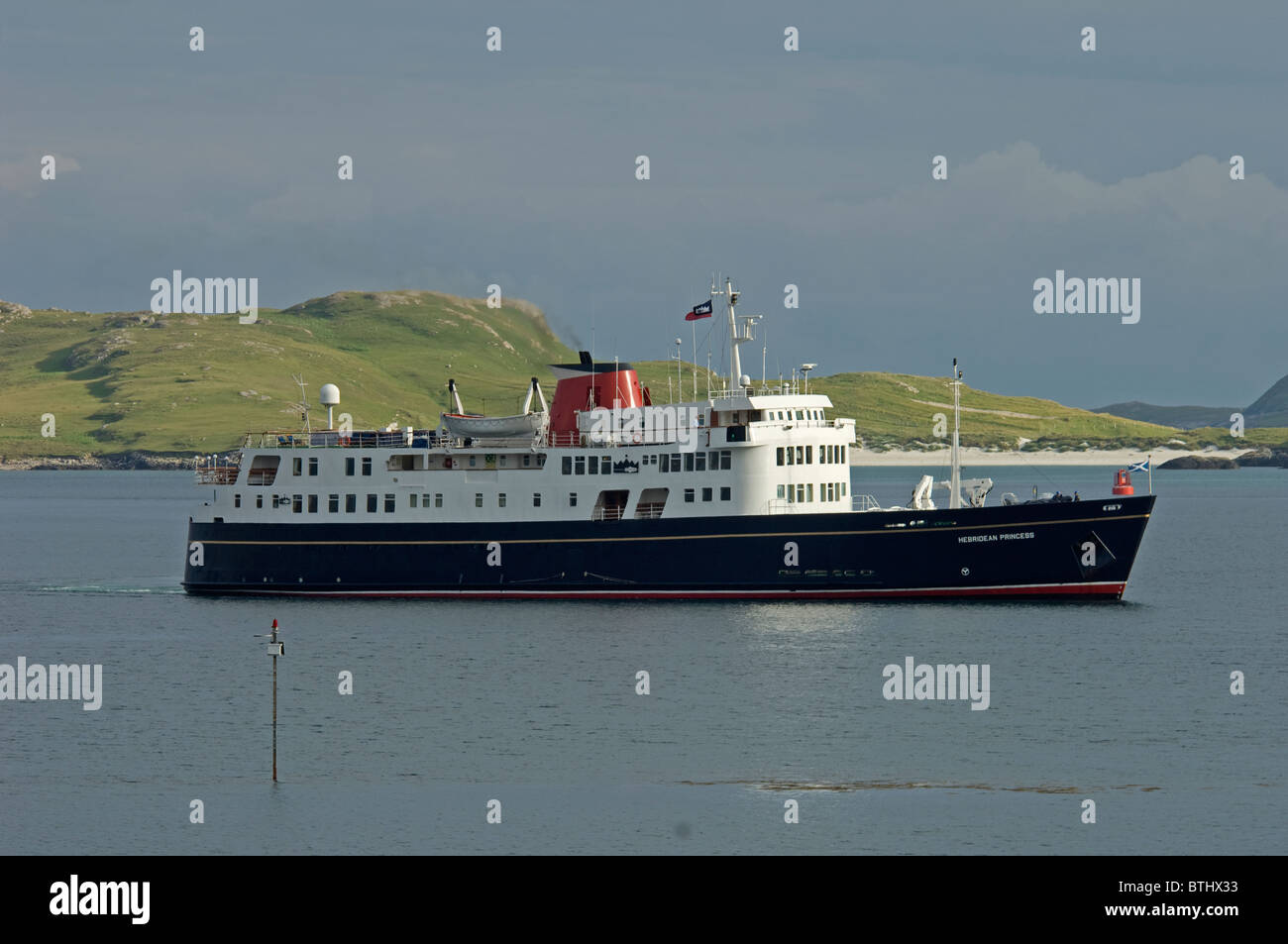 Der kleine Luxus Kreuzfahrtschiff ankommen Castlebay Isle of Barra, äußeren Hebriden, Schottland.  SCO 6680 Stockfoto