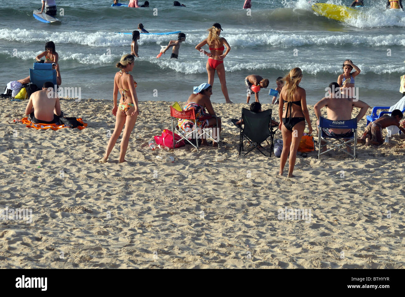 Israel, Tel Aviv, Urlauber am Strand Stockfoto