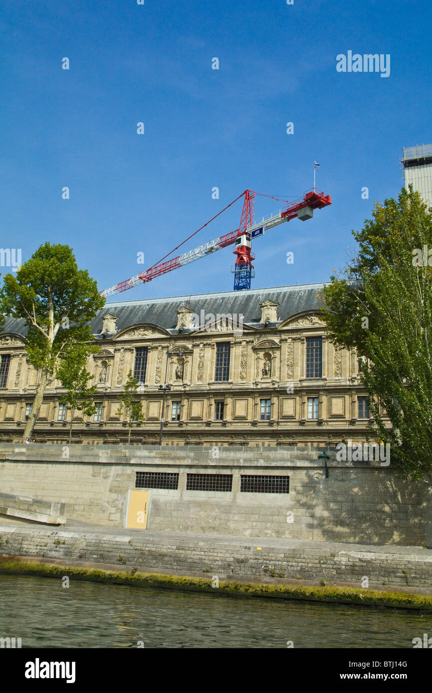 Turm, Kran, reich verzierte Gebäude, Ufer, Paris, Frankreich Stockfoto