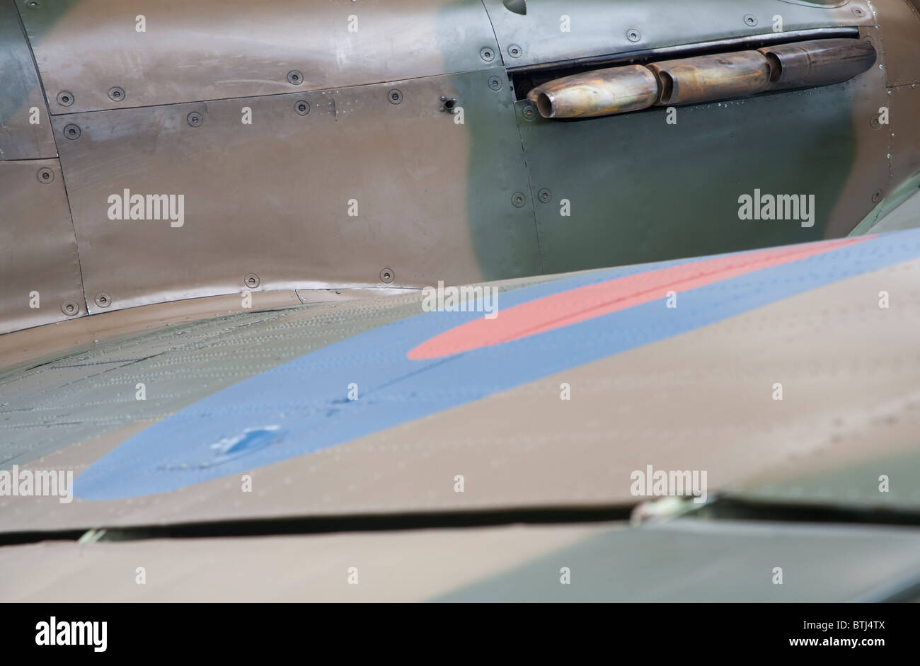 Abstrakten Detail der Flügel und Motor Auspuff eine Hawker Hurricane-Flugzeuge Stockfoto