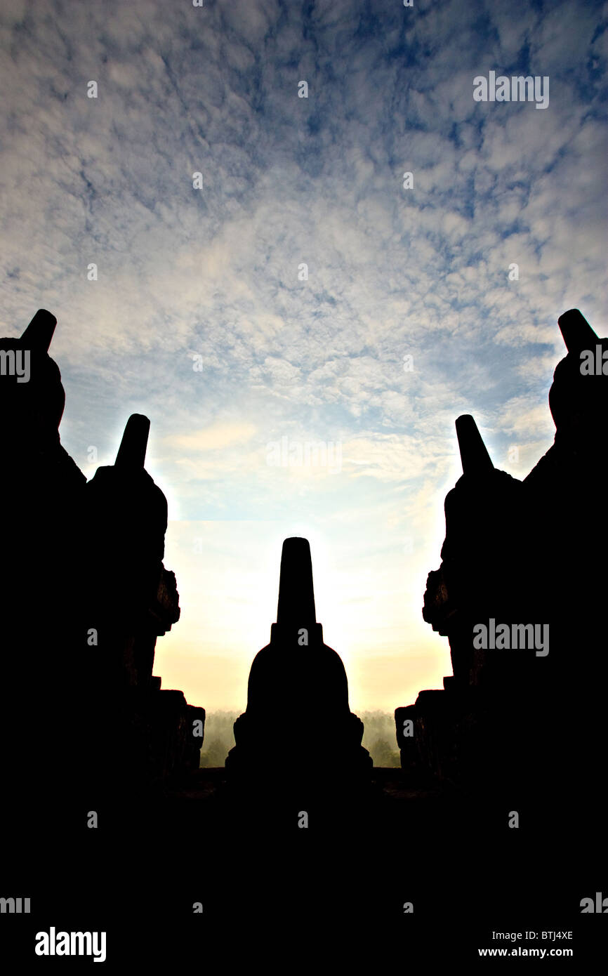 Borobudur bei Sonnenaufgang, Yogyakarta, Indonesien. Erhabenen Mahayana buddhistische Denkmal Stockfoto