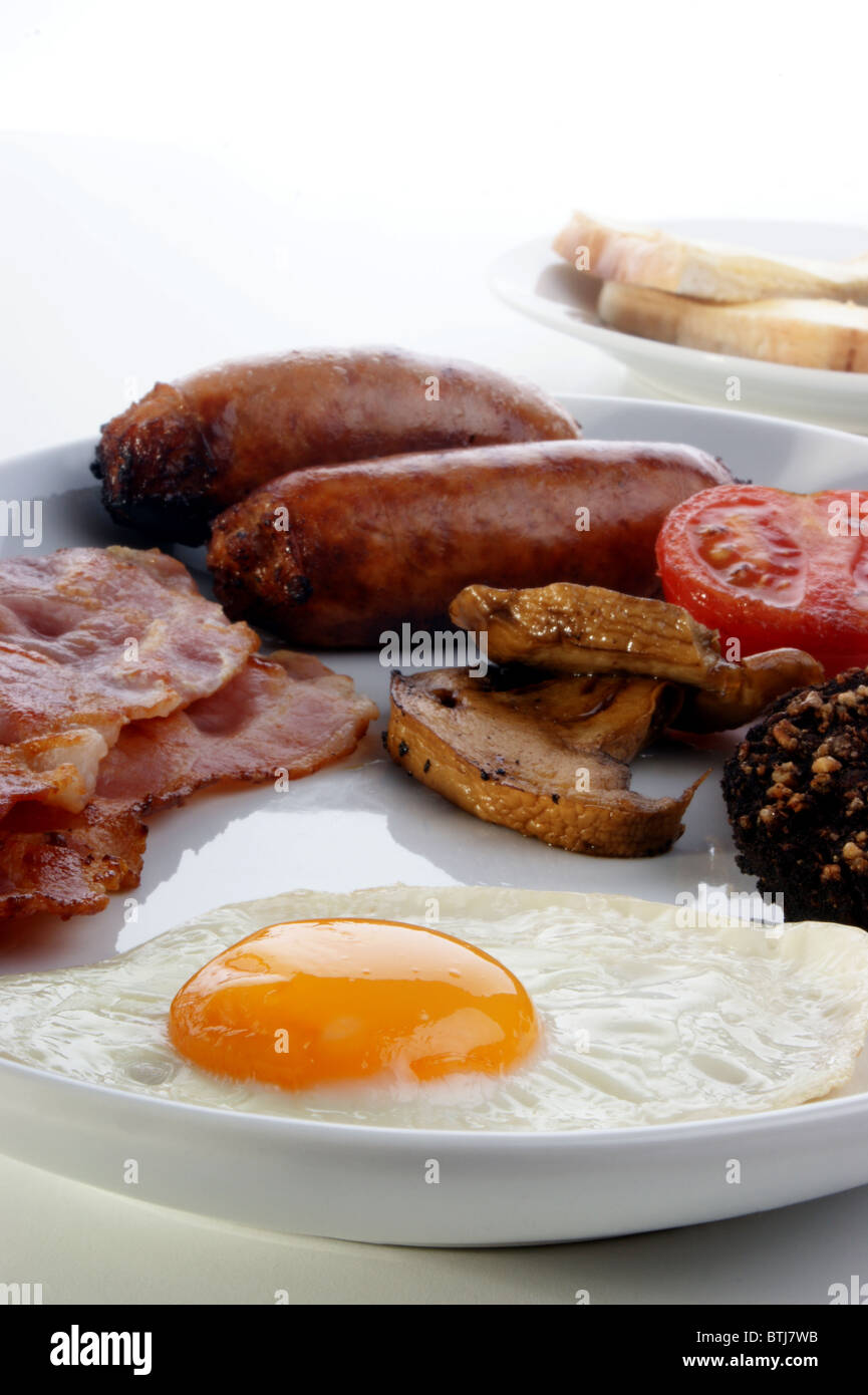 traditionelles irisches Frühstück auf einer großen Platte Stockfoto