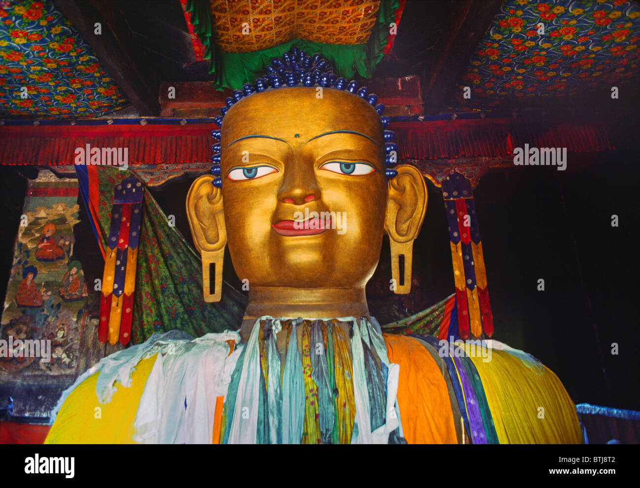 Die größte SHAKYAMUNI BUDDHA-Statue in LADAKH ist 39 Fuß hoch und befindet sich in SHEY GOMPA (Kloster) - LADAKH, Indien Stockfoto