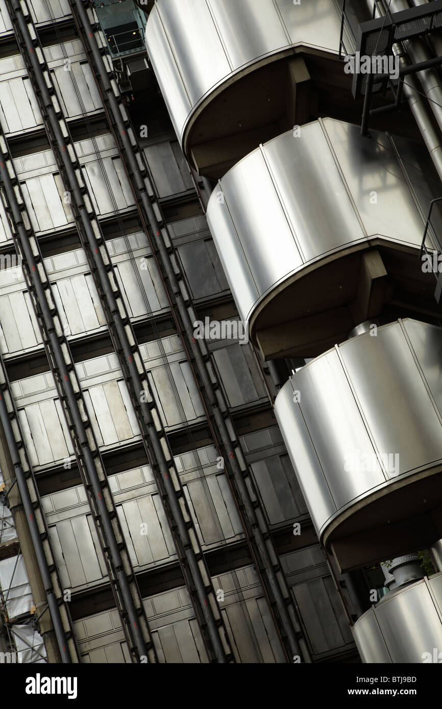 Aufzugsschächte, Lloyd building, London, England, Vereinigtes Königreich Stockfoto