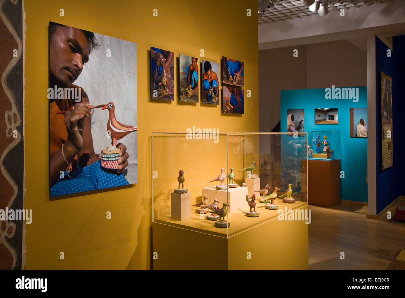 Die Kunst des SONABAI RAJAWAR aus Indien auf dem Display im MINGEI INTERNATIONAL MUSEUM BALBOA PARK, SAN DIEGO, Kalifornien Stockfoto