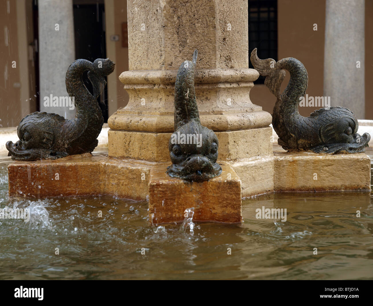 Brunnen auf der Piazza XX Settembre - Chiusi, Toskana Stockfoto