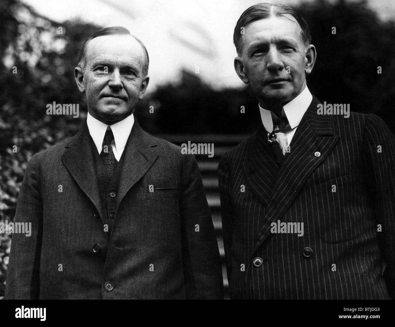 Präsident Calvin Coolidge und Vizepräsident Charles Dawes, 1924. Höflichkeit: CSU Archive/Everett Collection Stockfoto