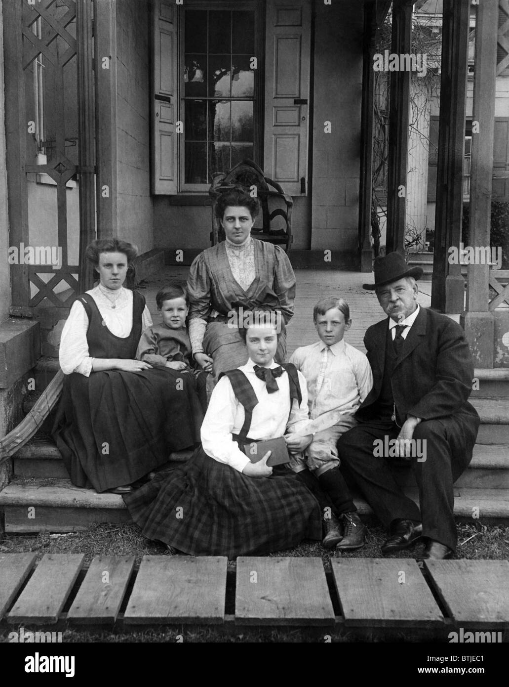 Grover Cleveland und seine Familie, 1907. Höflichkeit: CSU Archive/Everett Collection Stockfoto
