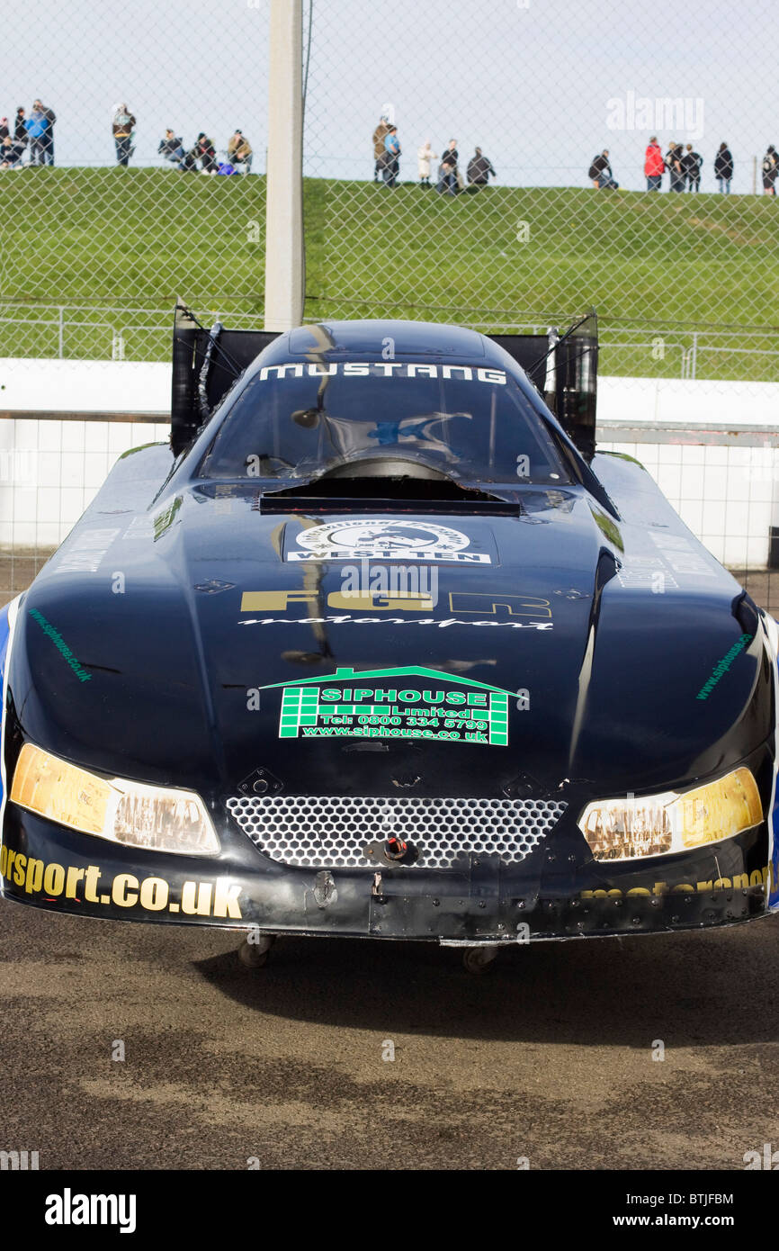 Ein Mustang-Fahrzeug auf dem Santa Pod Raceway Stockfoto
