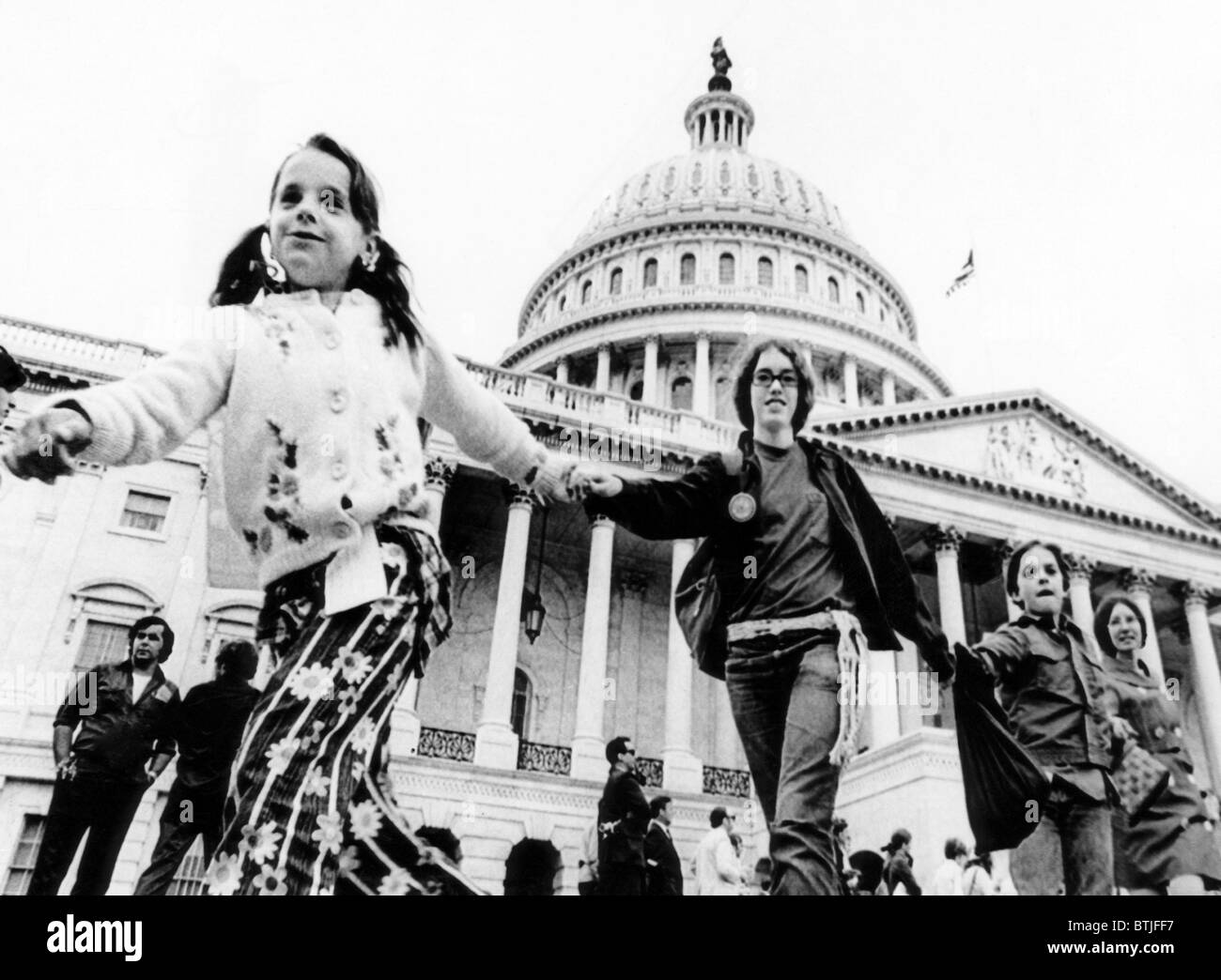 Frauen und Kinder zeigen vor dem Capitol gegen den Vietnamkrieg, Washington DC, 22. Juni 1972. CSU-Archiv/Cour Stockfoto