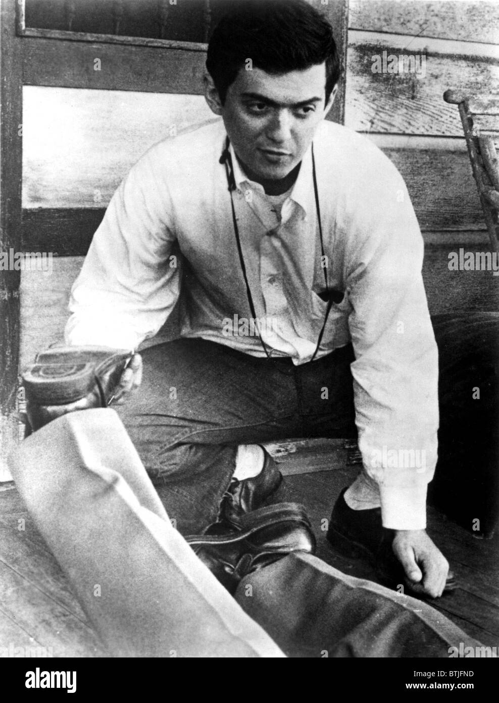 Stanley Kubrick am Set seines ersten Films, Angst und Sehnsucht (1954). Er war der Autor, Regisseur und technische Crew für diese pr Stockfoto