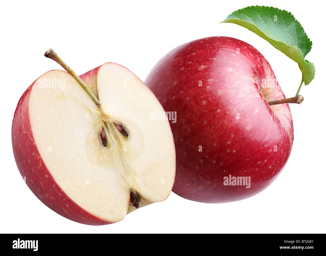 Reifer roter Apfel und eine Hälfte. Isoliert auf einem weißen. Stockfoto