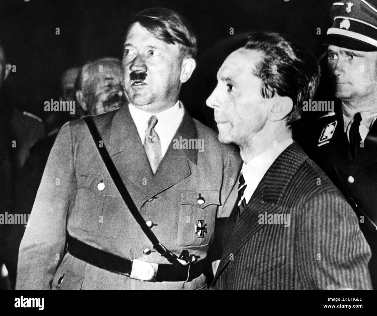 Adolf Hitler und Dr.Joseph Goebbels wie sie in einem der 50 Rallyes im Rahmen des Nazi-Wahl-Kampagne erschienen. Reihe Stockfoto