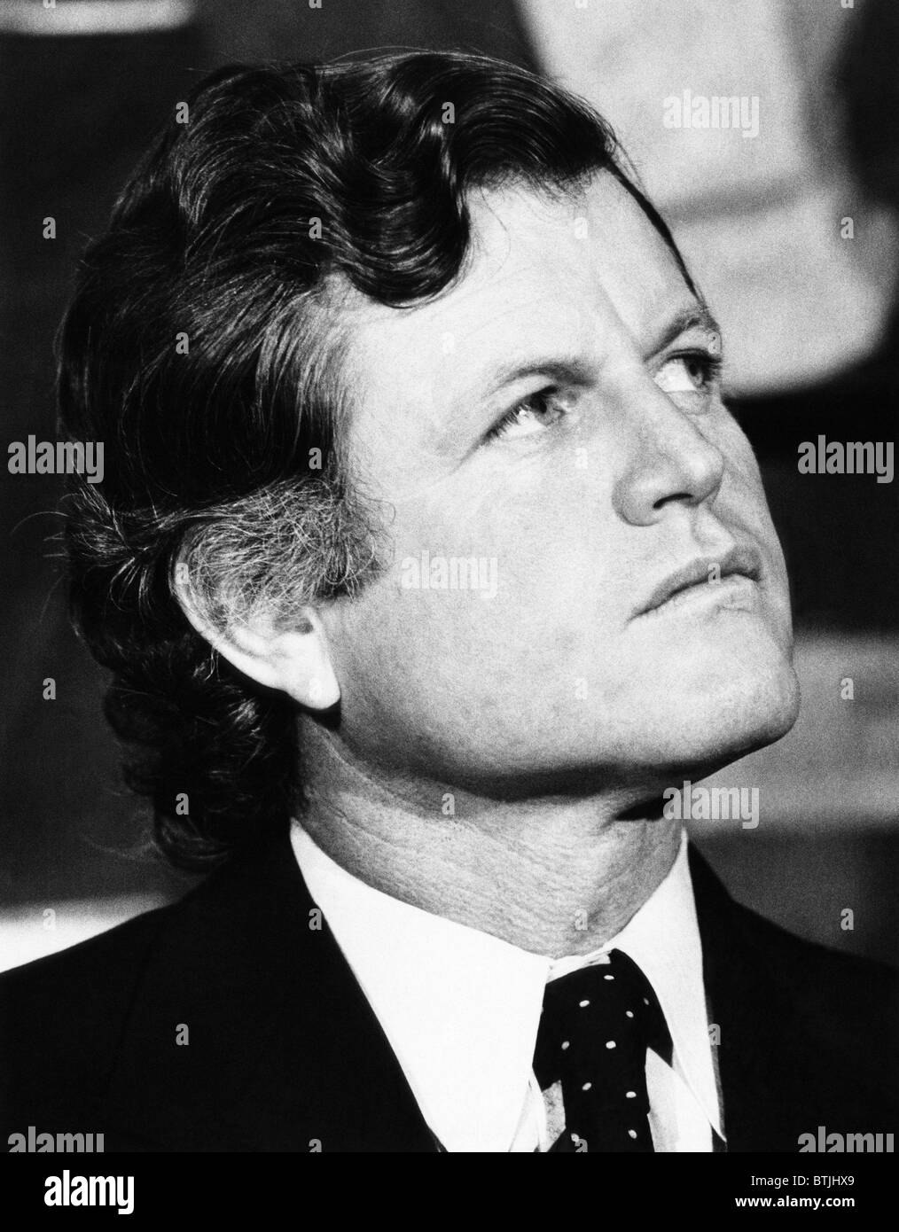 Senator Edward Kennedy, kündigt dritten jährlichen Robert F. Kennedy Pro-Celebrity Tennisturnier, New York, 11. Juli 1974, Cour Stockfoto