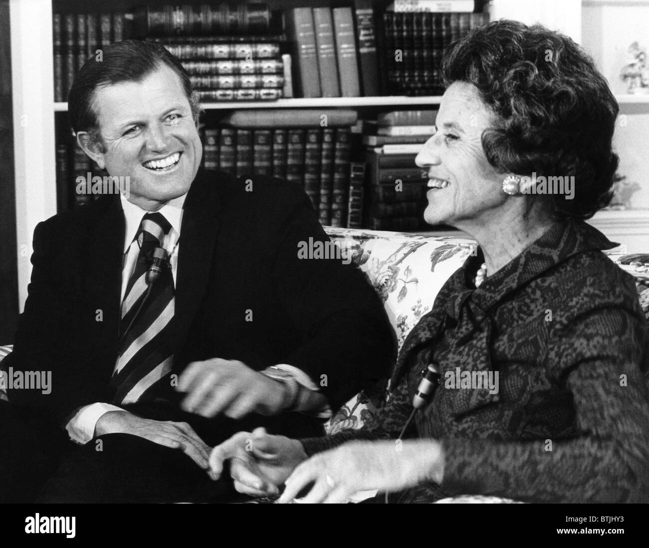 Von links: Senator Edward Kennedy, mit seiner Mutter, Rose Kennedy am JFK - eine Zeit zu erinnern, 21. November 1973 ausgestrahlt, Höflichkeit Stockfoto