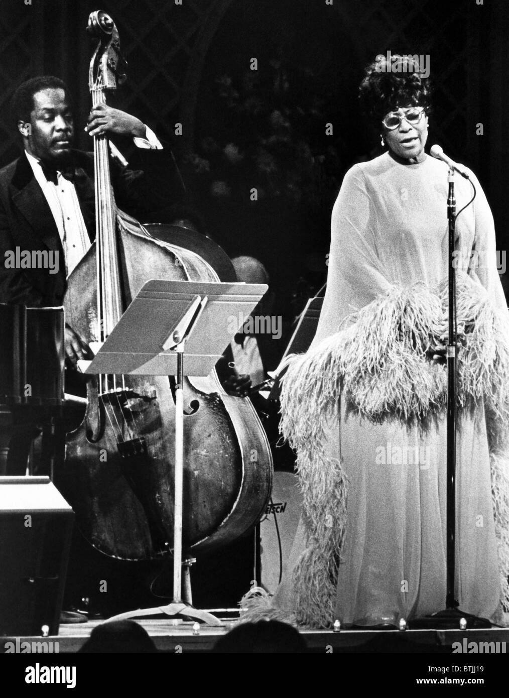 Ella Fitzgerald, am Abend bei Pops ca. 1970er Jahre durchführen. Höflichkeit: CSU Archive/Everett Collection. Stockfoto