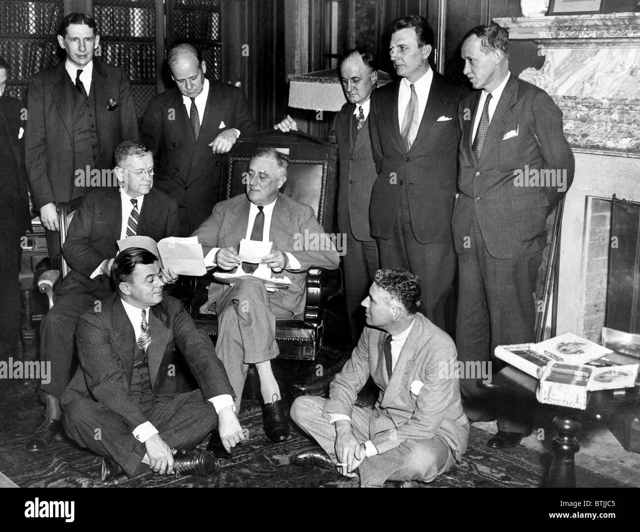 Präsident Franklin D. Roosevelt, bei der Arbeit auf die Werke-Entlastungs-Programm. L-R, zurück: Charles West, Frank Walker, H. B. Hackett, Corr Stockfoto