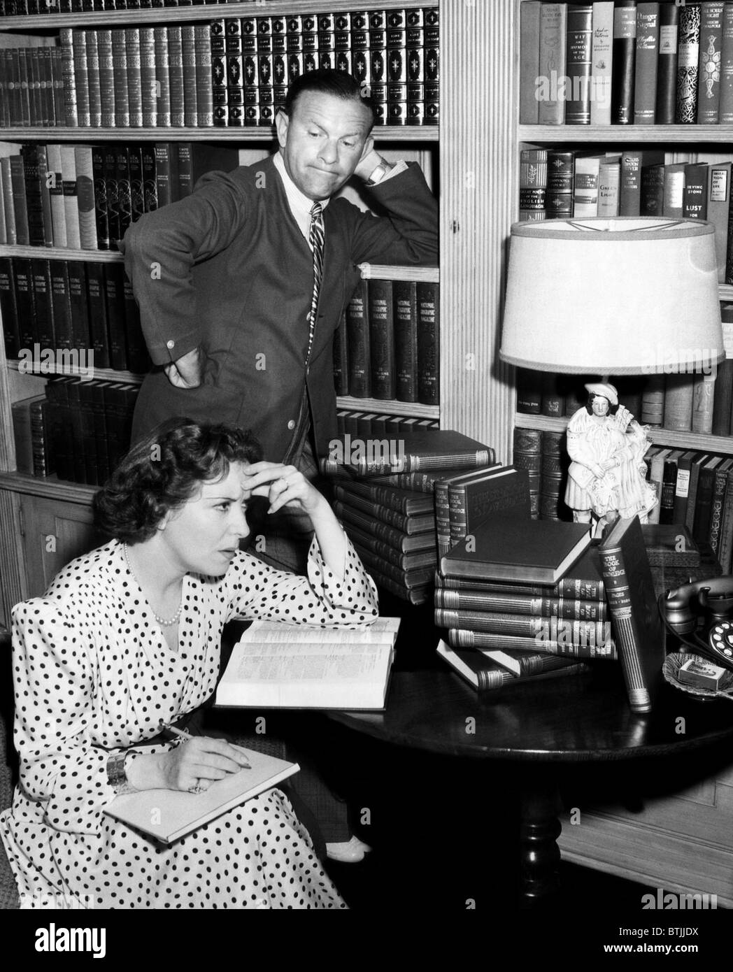 Gracie Allen und George Burns, 1939. Höflichkeit: CSU Archive/Everett Collection Stockfoto