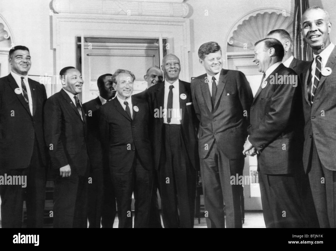 Vordere Reihe, L-r: Whitney Young, Martin Luther King, Rabbiner Joachim Prinz, A. Philip Randolph, Kennedy, Walter Reuther, Roy Stockfoto