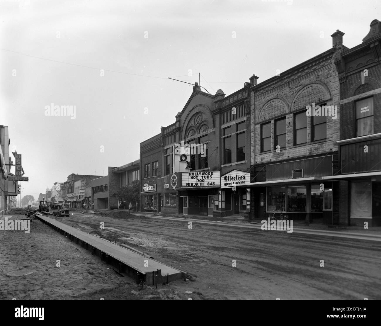 Kinos, die g.f. Andrae Opernhaus zeigt HOLLYWOOD HOT TUBS und NINJA III, Kino im Jahr 1124 Main Street, Stevens Point, Wisconsin circa 1984. Stockfoto