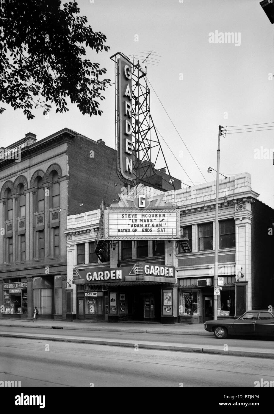Kinos, The Garden Theater, LE MANS, zeigt mit Steve McQueen, Baujahr 1927, 12.10.14, Westen North Avenue, Pittsburgh, Pennsylvania, ca. 1971. Stockfoto