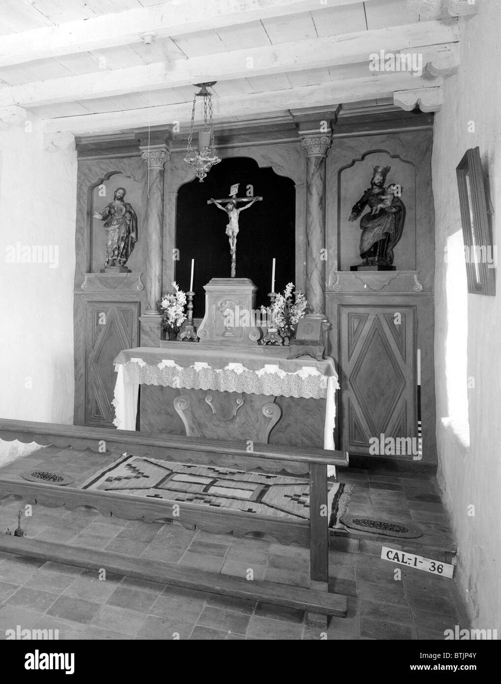 Religion, Mission San Carlos Borromeo, Detail der kleinen Kapelle, Foto von Robert W. Kerrigan, Rio Road & Lausen Drive, Carmel, Kalifornien, 1936. Stockfoto