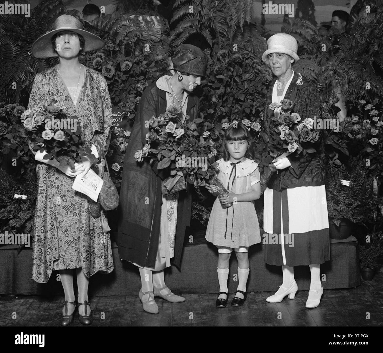 Gruppenbild von prominenten Frauen republikanischen politischen 1926. Von rechts nach links, Frau Alice Roosevelt Longworth, Mrs Coolidge, Lynda Bisset(child) und Frau Dawes. Stockfoto