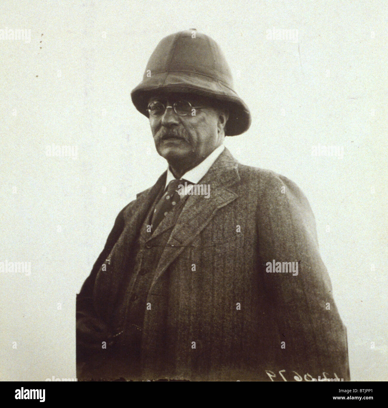 Theodore Roosevelt tragen ein Tropenhelm während seiner afrikanischen Expedition 1910. Stockfoto